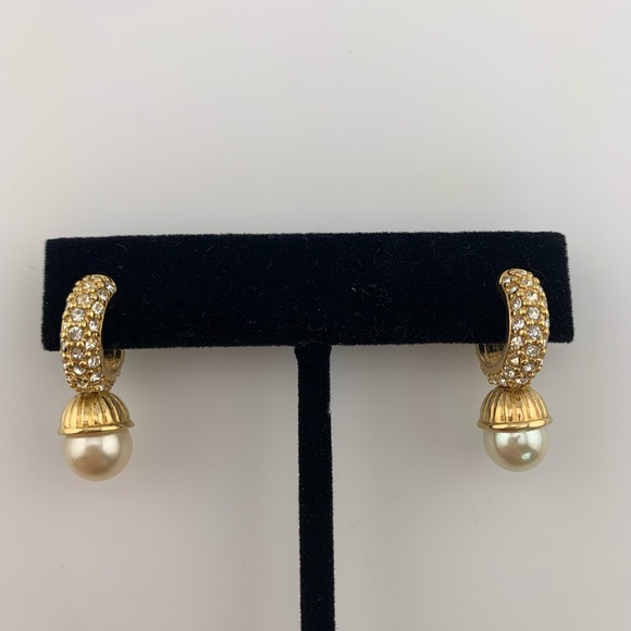 SWAROVSKI Austrian Crystal Faux Pearl Hoop Gold Plate Earrings Post Signed VTG - Picture 3 of 7